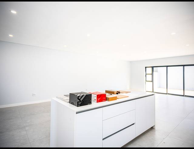 4 BEDROOM FREEHOLD FOR SALE IN SANDOWN